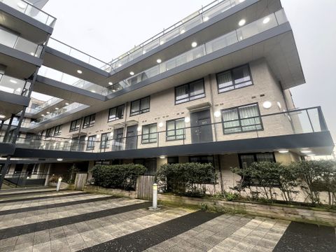 Primary image of Blyth Road, Gatefold Building, Hayes UB3