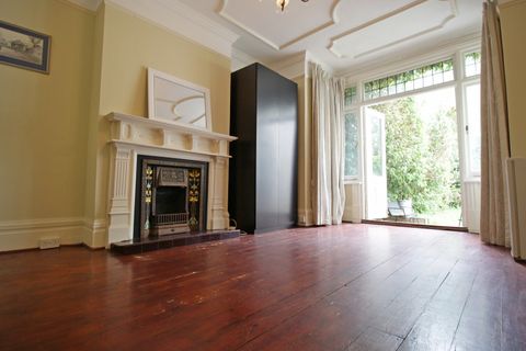 Primary image of The Grove, Isleworth, Middlesex TW7, Room to rent