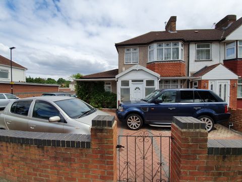 Burns Avenue, Feltham TW14