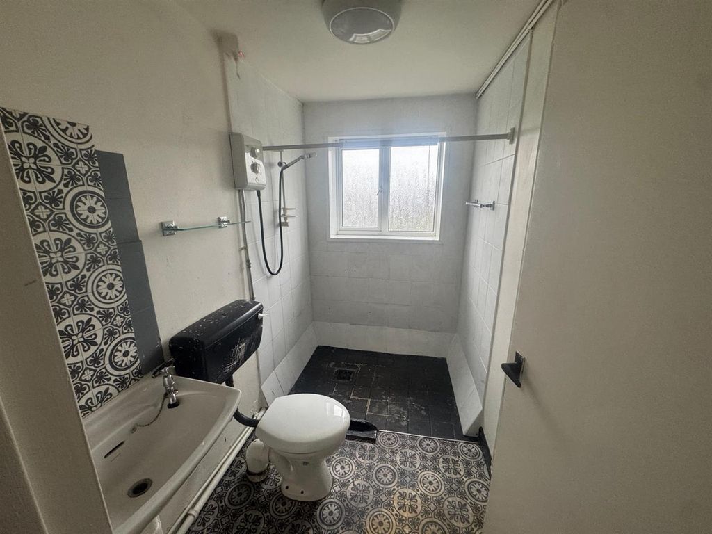 Additional image 7 of 2 bed flat for sale30 Observatory Avenue, Hakin, Milford Haven SA73