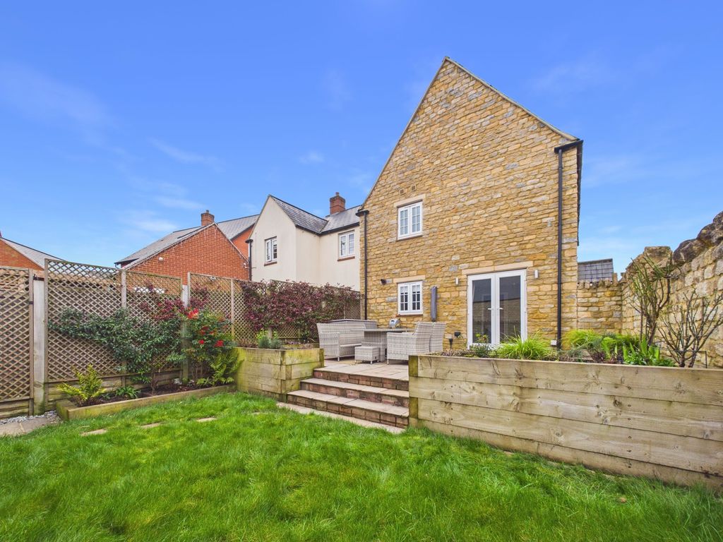 Additional image 2 of 3 bed semi-detached house for saleRoberts Road, Silverstone NN12