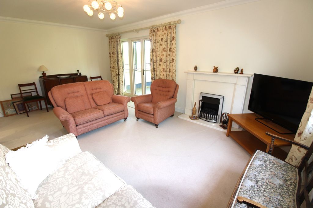 Additional image 2 of 3 bed flat for salePenhurst Gardens, Chipping Norton OX7