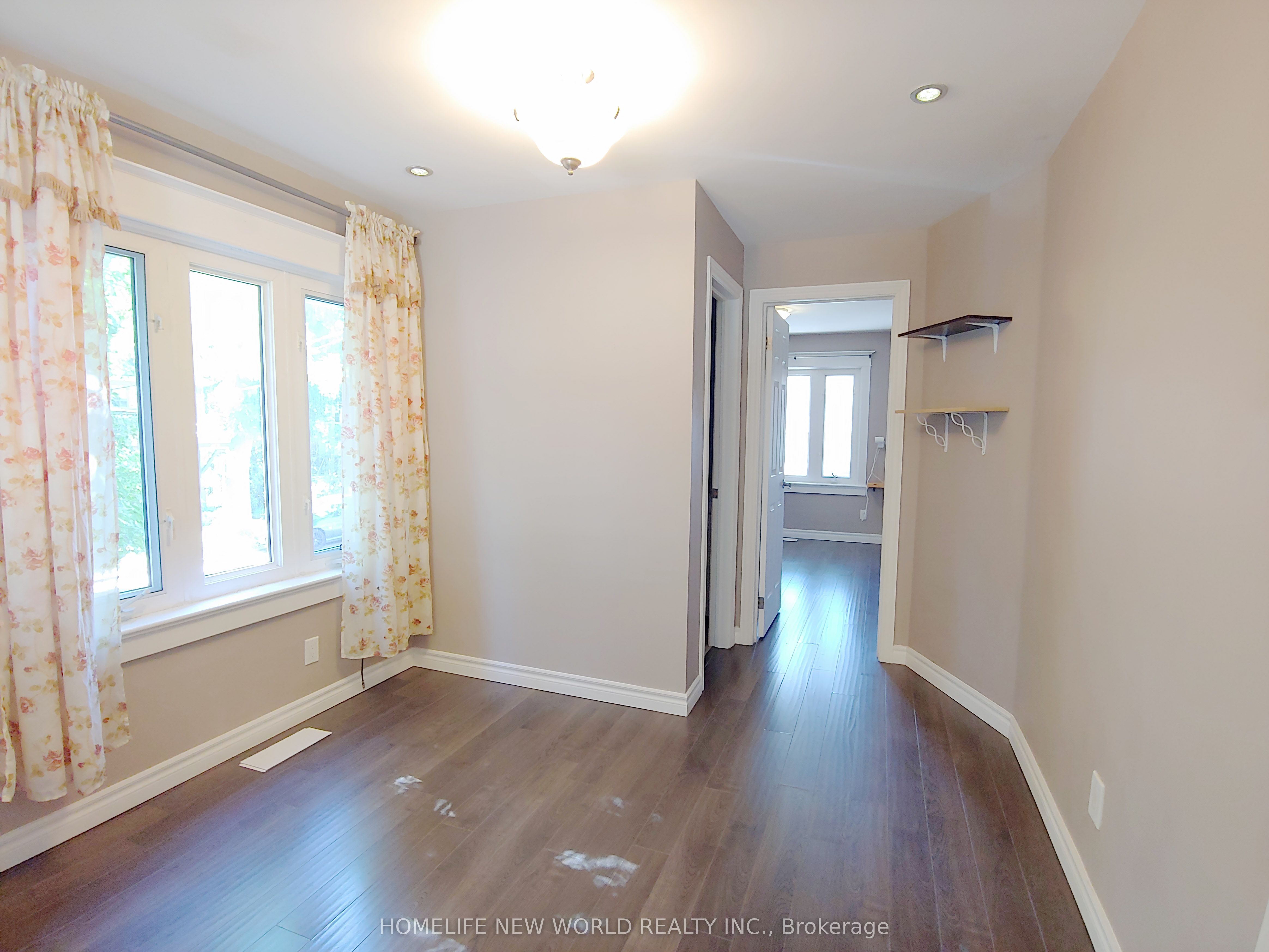 Additional image 4 of Main-35 East Lynn Avenue, Toronto, ON, M4C 3X3
