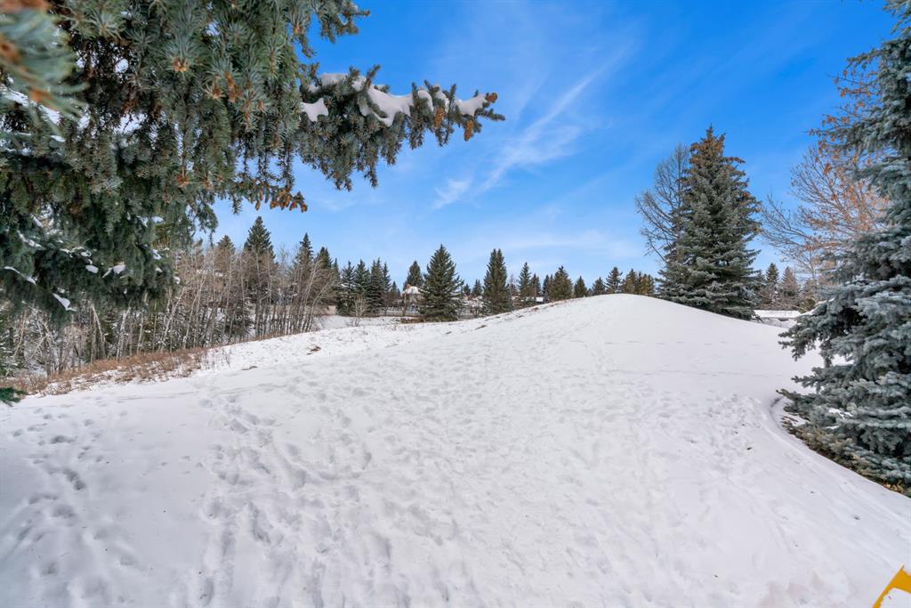 Additional image 3 of 16-64 Woodacres Crescent SW, Calgary, AB, T2W 4V6