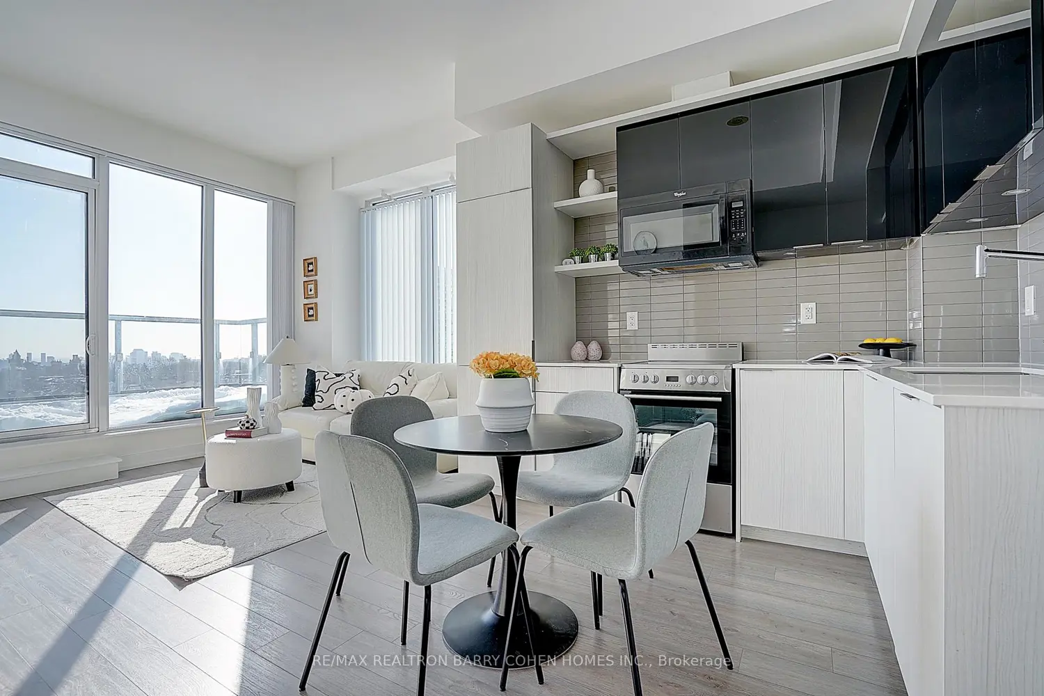 Additional image 3 of 6 Parkwood Avenue 806