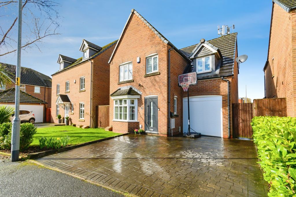 4 bed detached house for saleWhitington Close, Bolton BL3