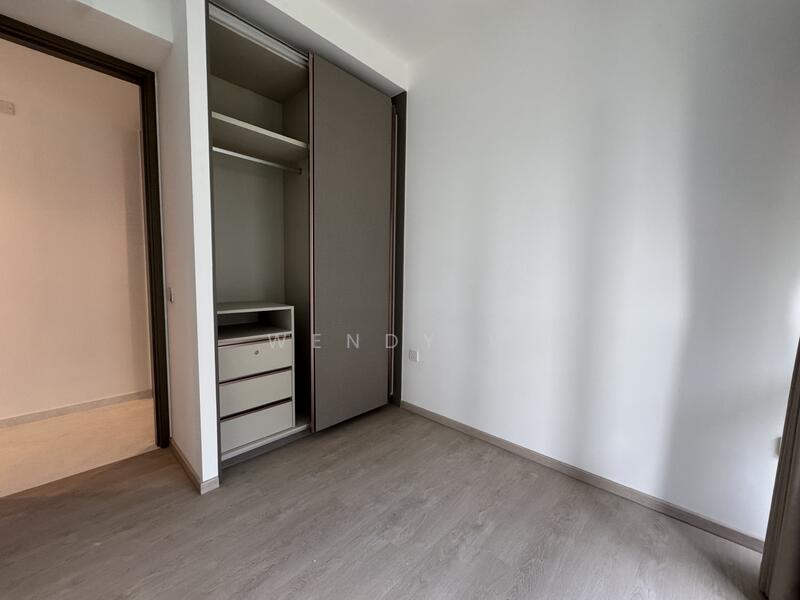 8 Slim Barracks Rise photo 3