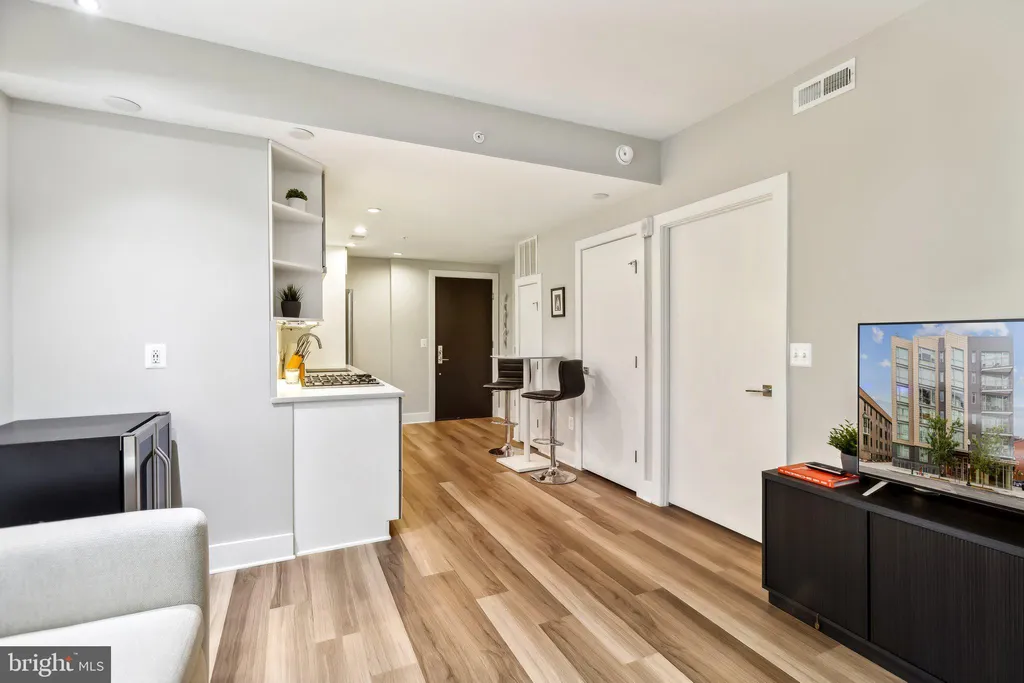 Additional image 13 of 1311 13th Street NW Unit T04, Washington, DC 20005