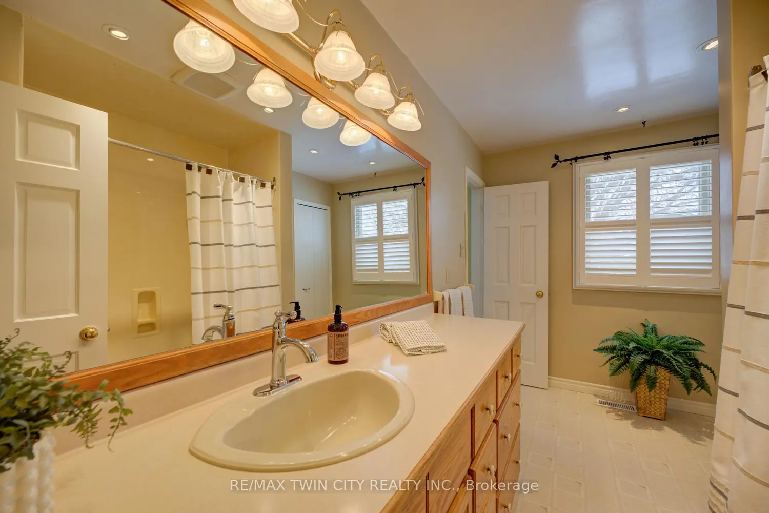 Additional image 10 of 8 Wildflower Lane