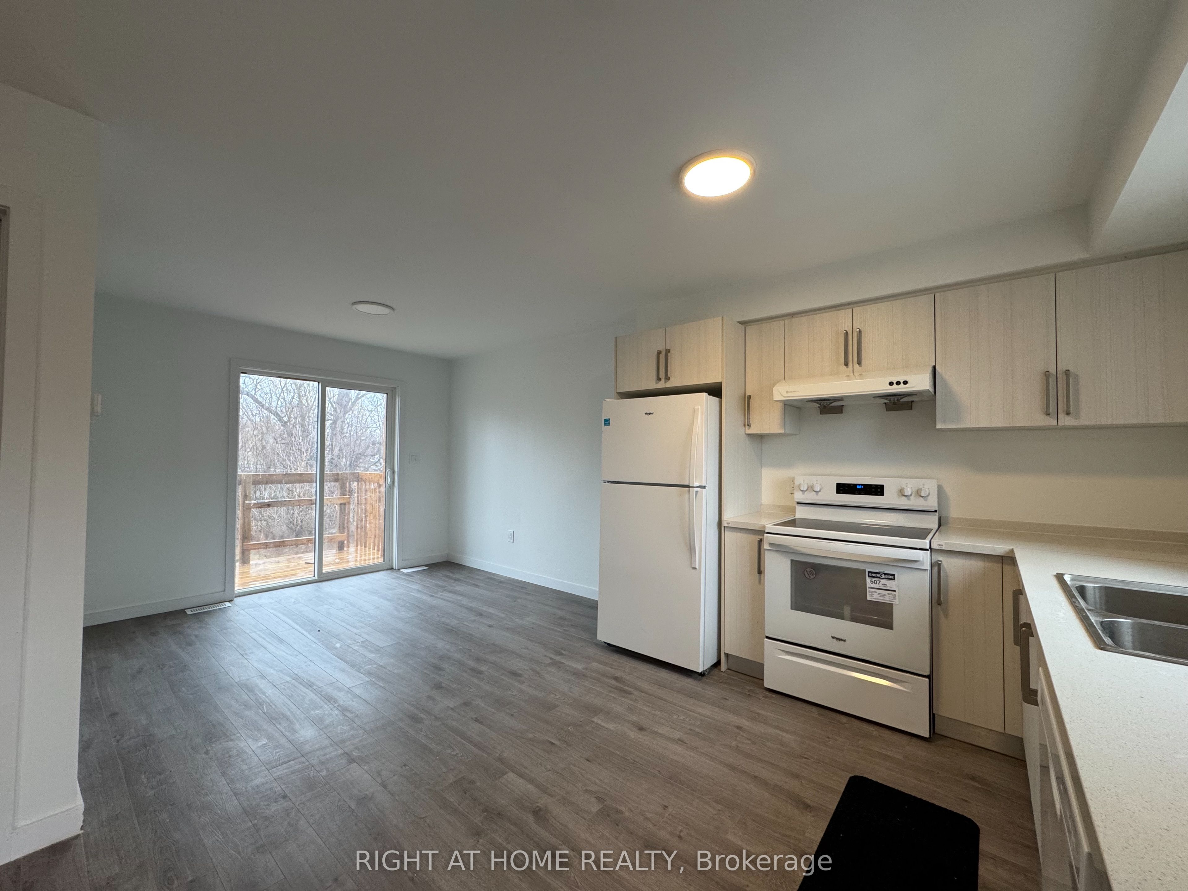 (MAIN)-127 Highriver Trail, Welland, ON, L3C 0H6