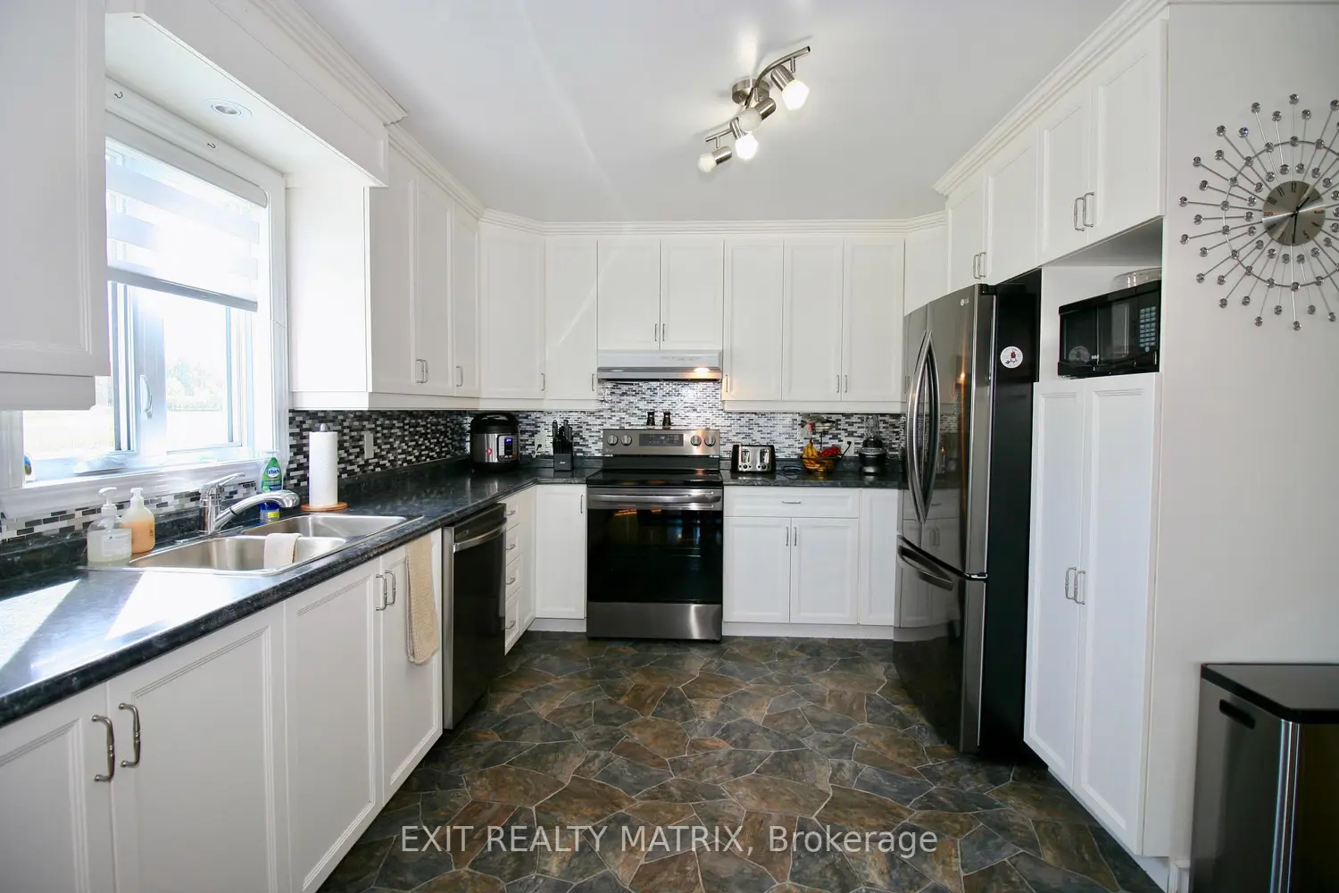 Additional image 2 of 3532-3534 Front Road