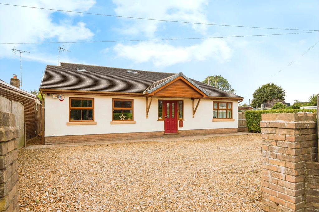 5 bed detached house for saleBedford Way, Mold, Flintshire CH7