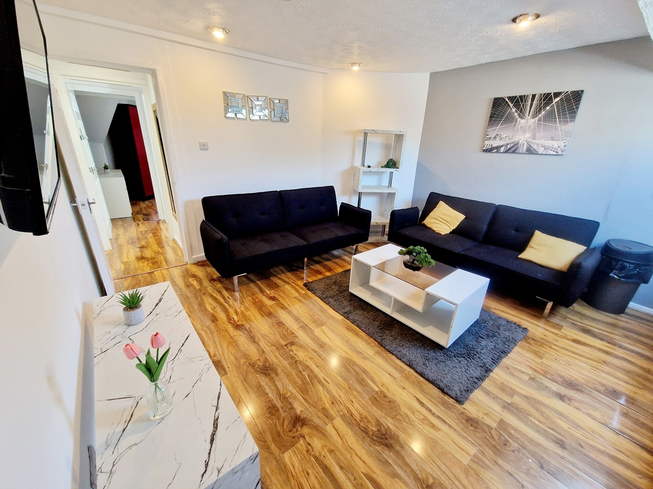 4 Bed Flat, Polygon Road, M8, N1 7GU