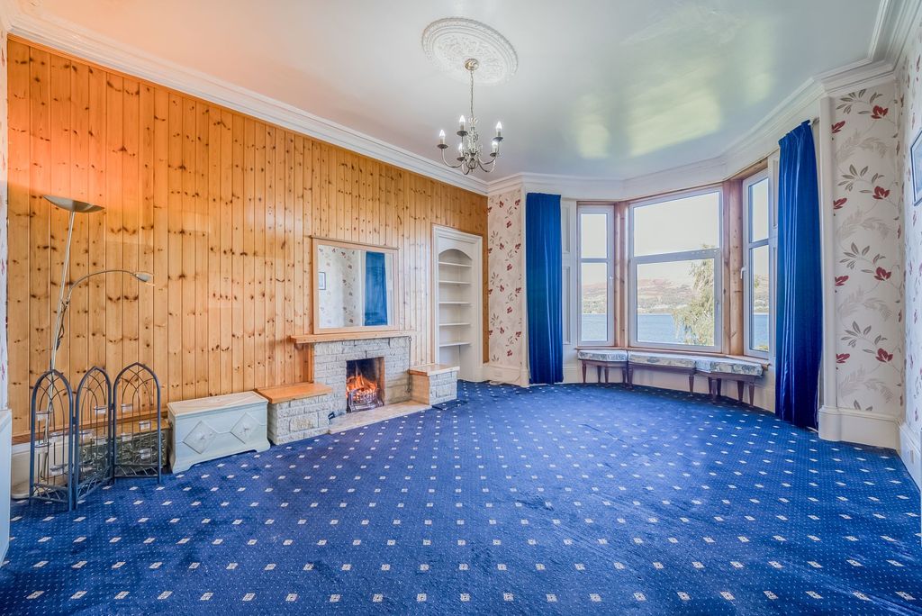 4 bed property for saleUpper Flat, Stonefield, Clynder G84 photo 4
