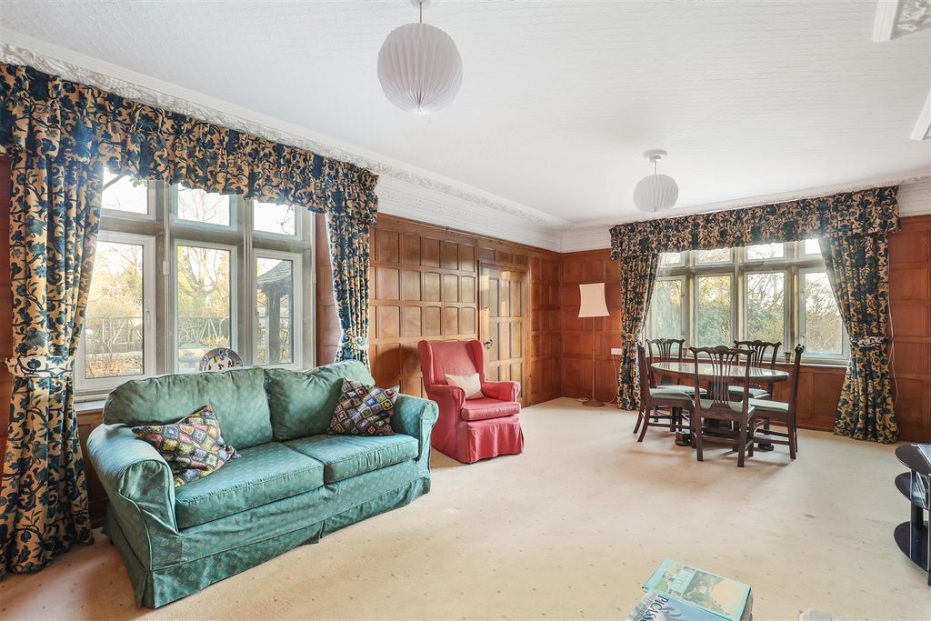 2 bed flat for salePrivate Road, Rodborough Common, Stroud GL5 photo 5