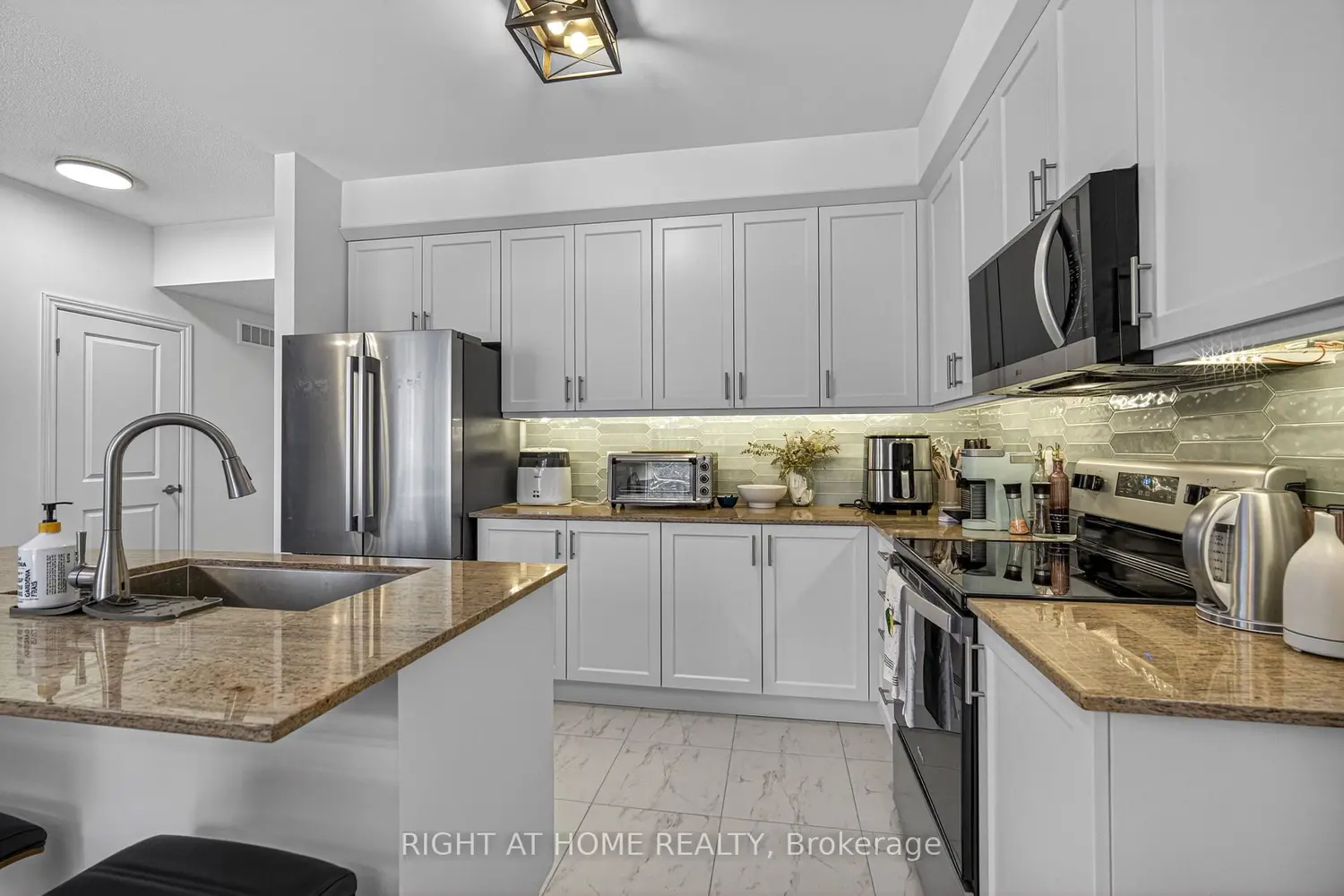 19 Hillcroft Way photo 4