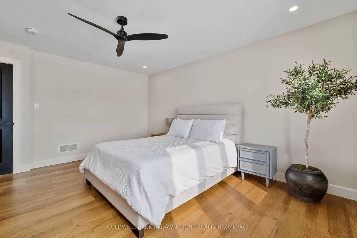 Additional image 10 of 160 Foxborough Place