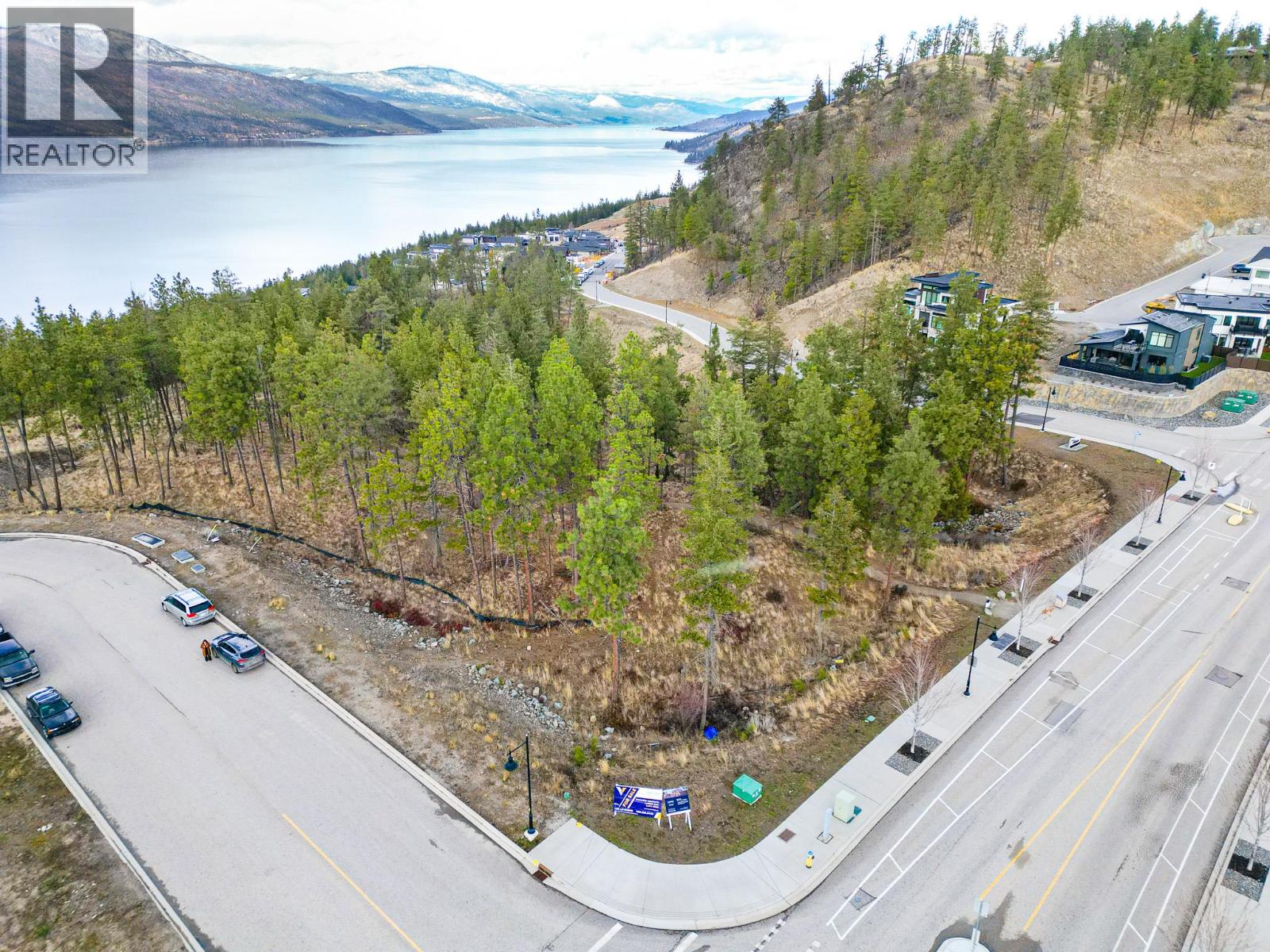 Additional image 2 of 1810 Hilltop Crescent, Kelowna, BC, V1V2R1