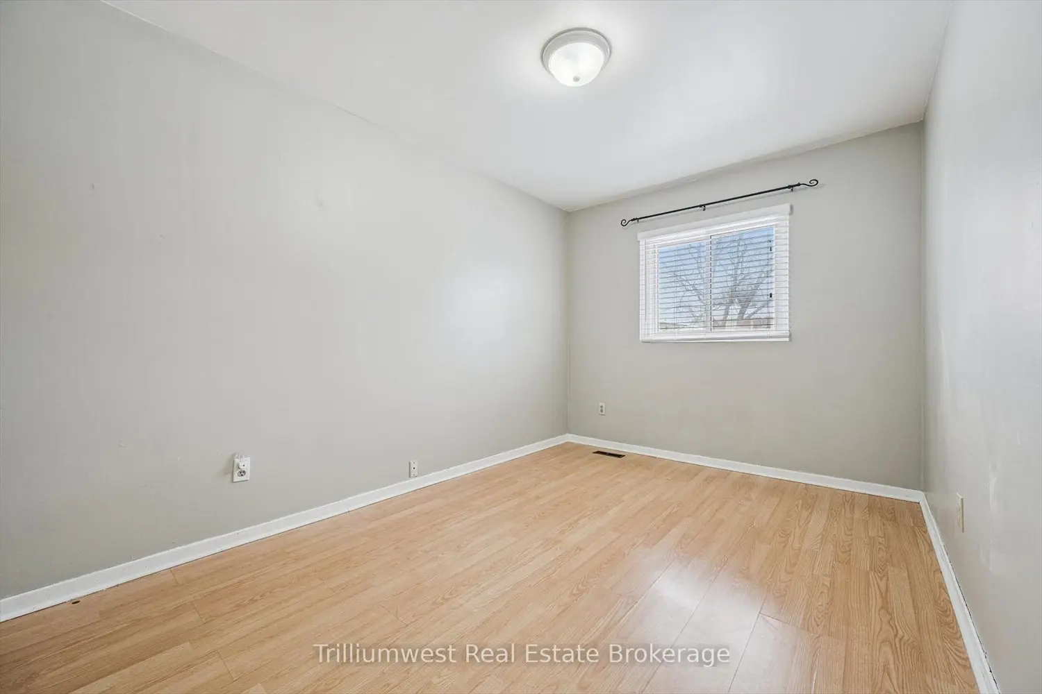 Additional image 16 of 900 Central Park Drive 49