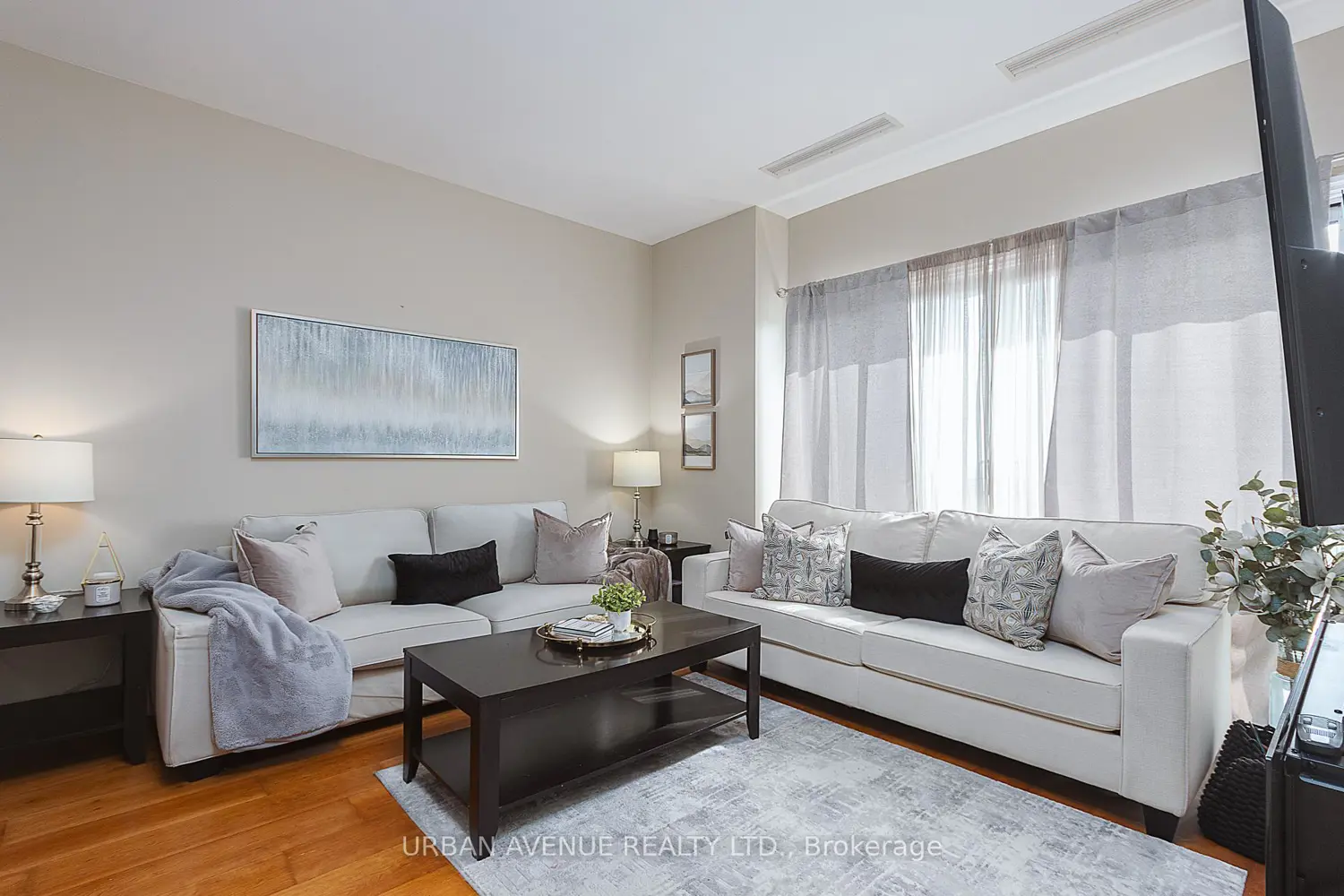 Additional image 8 of 44 Bond Street 707