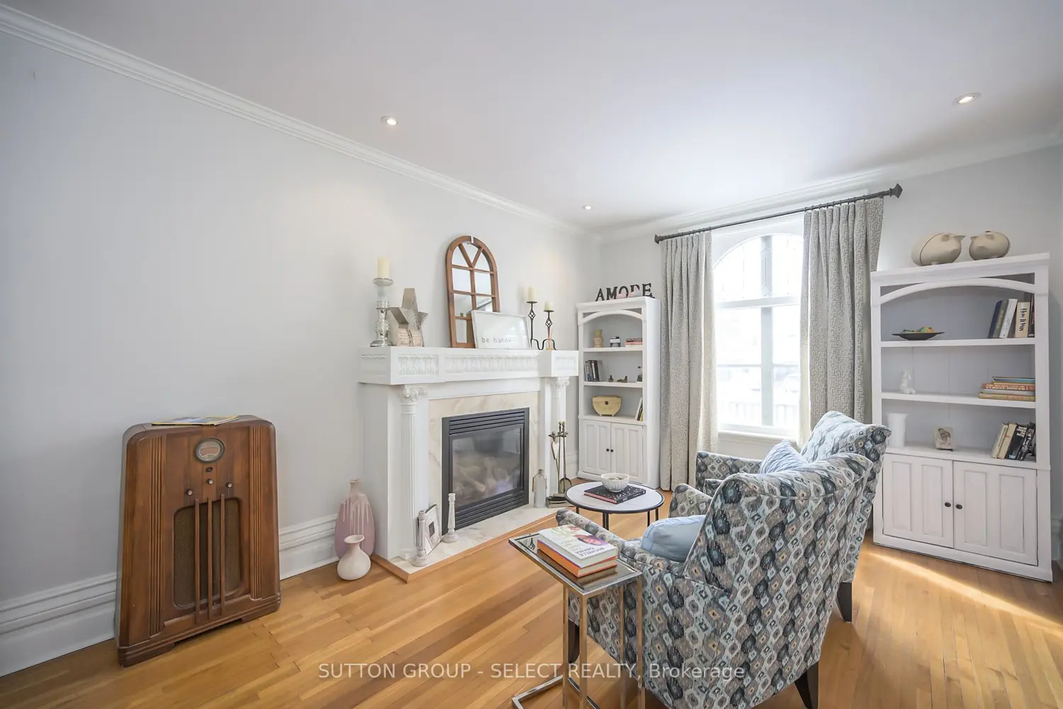 908 Maitland Street photo 2