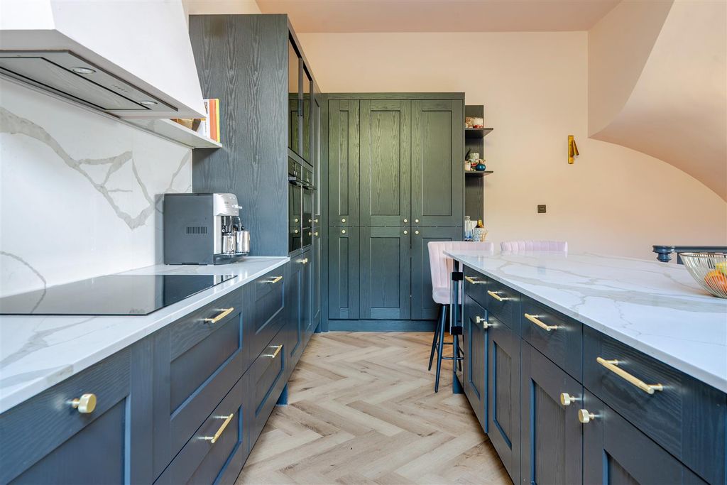 Additional image 3 of 4 bed semi-detached house for saleEdgehill Road, Clevedon BS21