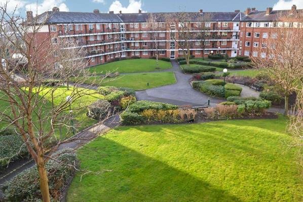 2 Bed Flat, Redmires Court, M5, N1 7GU