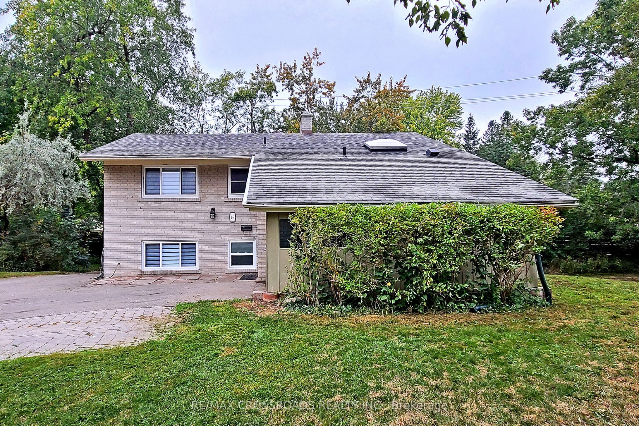 16 Sandalwood Place, Toronto, ON, M3B 1L6