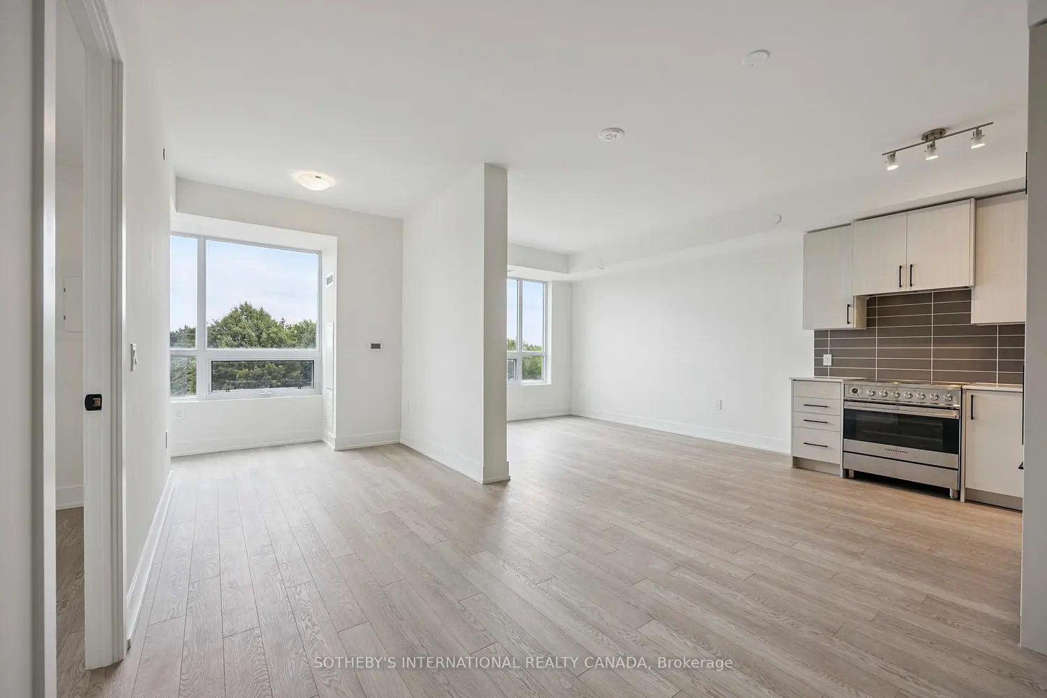 Additional image 8 of 2075 King Road 405