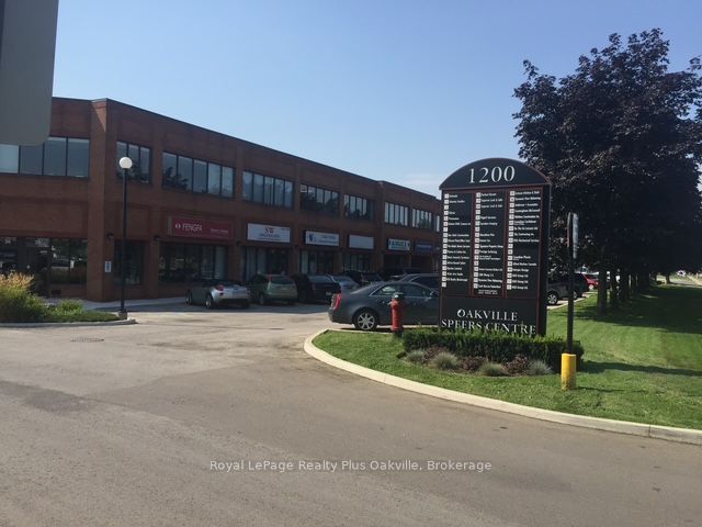 32-1200 Speers Road, Oakville, ON, L6L 2X4