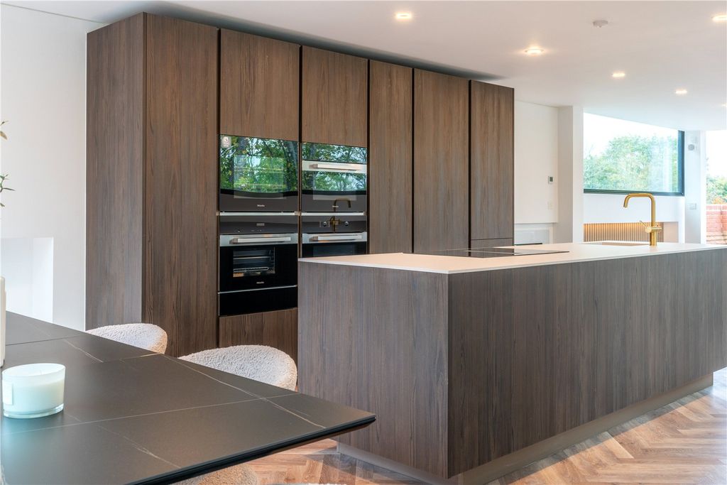 Additional image 3 of 3 bed flat for saleWoodredon Farm Lane, Epping, Essex EN9