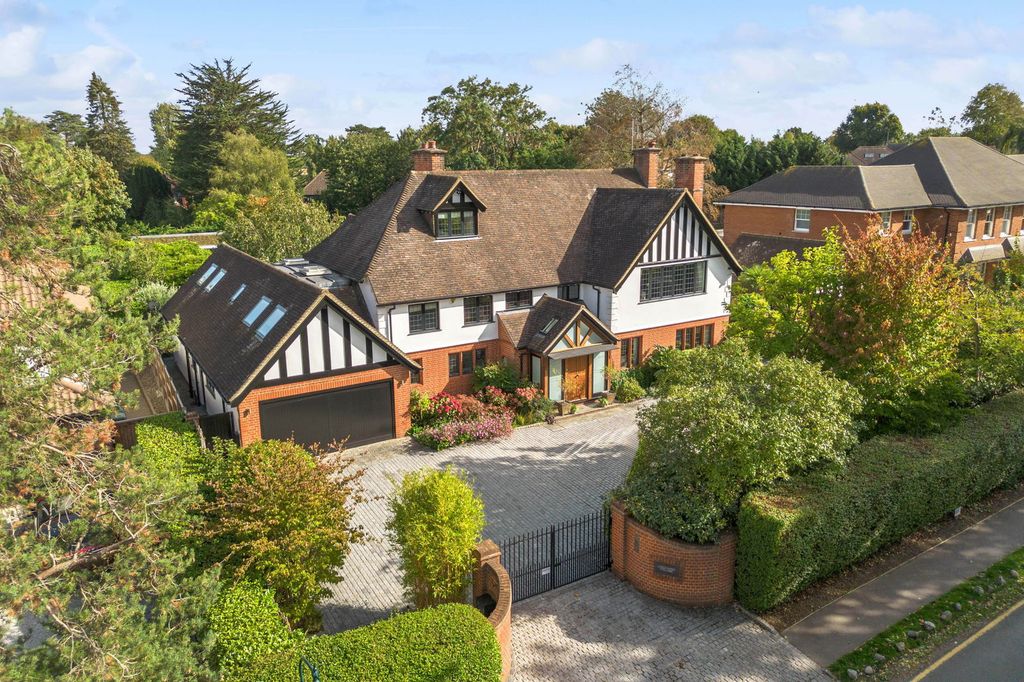 Additional image 84 of 6 bed detached house for saleRoundwood Avenue, Hutton Mount, Brentwood CM13