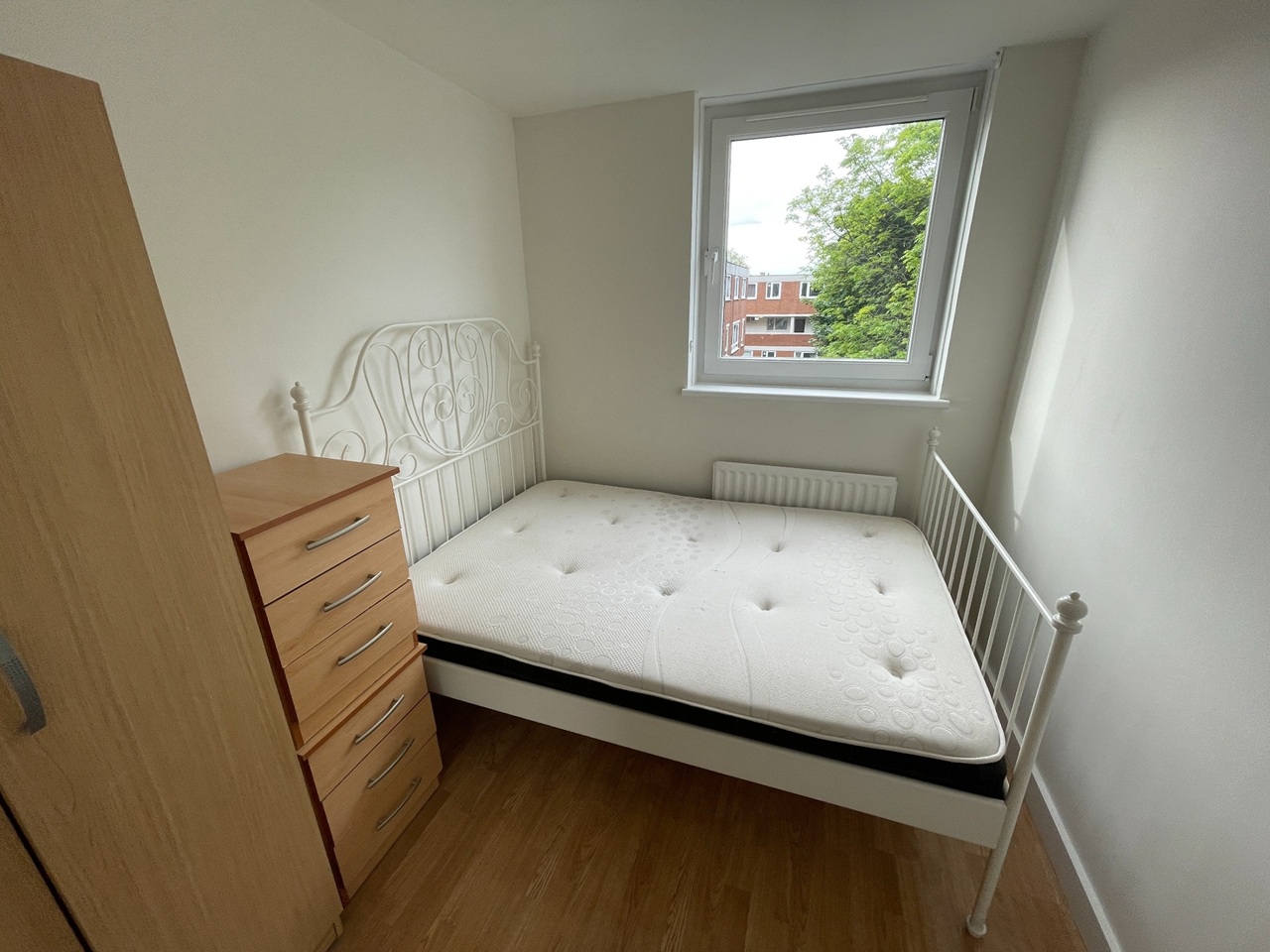 Additional image 2 of Room in a Shared Flat, Blomfield Court, SW11, N1 7GU