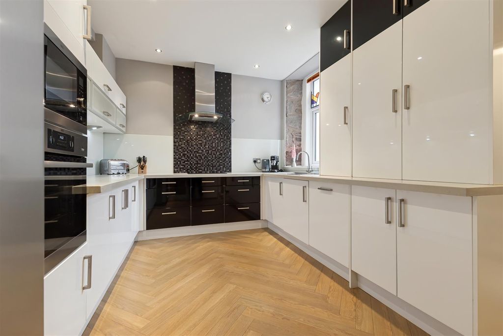 Additional image 2 of 3 bed flat for saleFlat 1, 32 King Street, Perth PH2