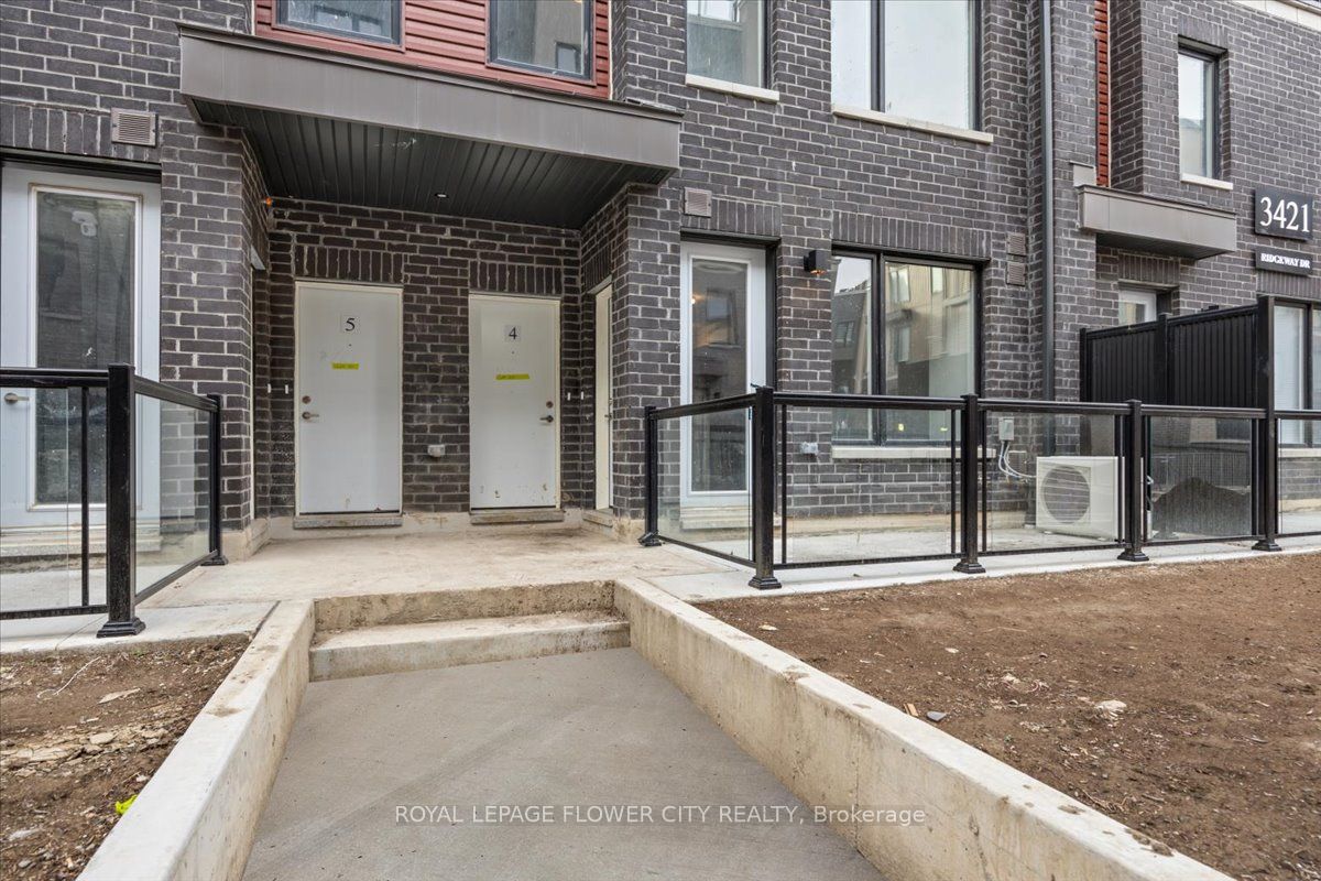 Primary image of 3-3421 Ridgeway Drive, Mississauga, ON, L5L 0C1