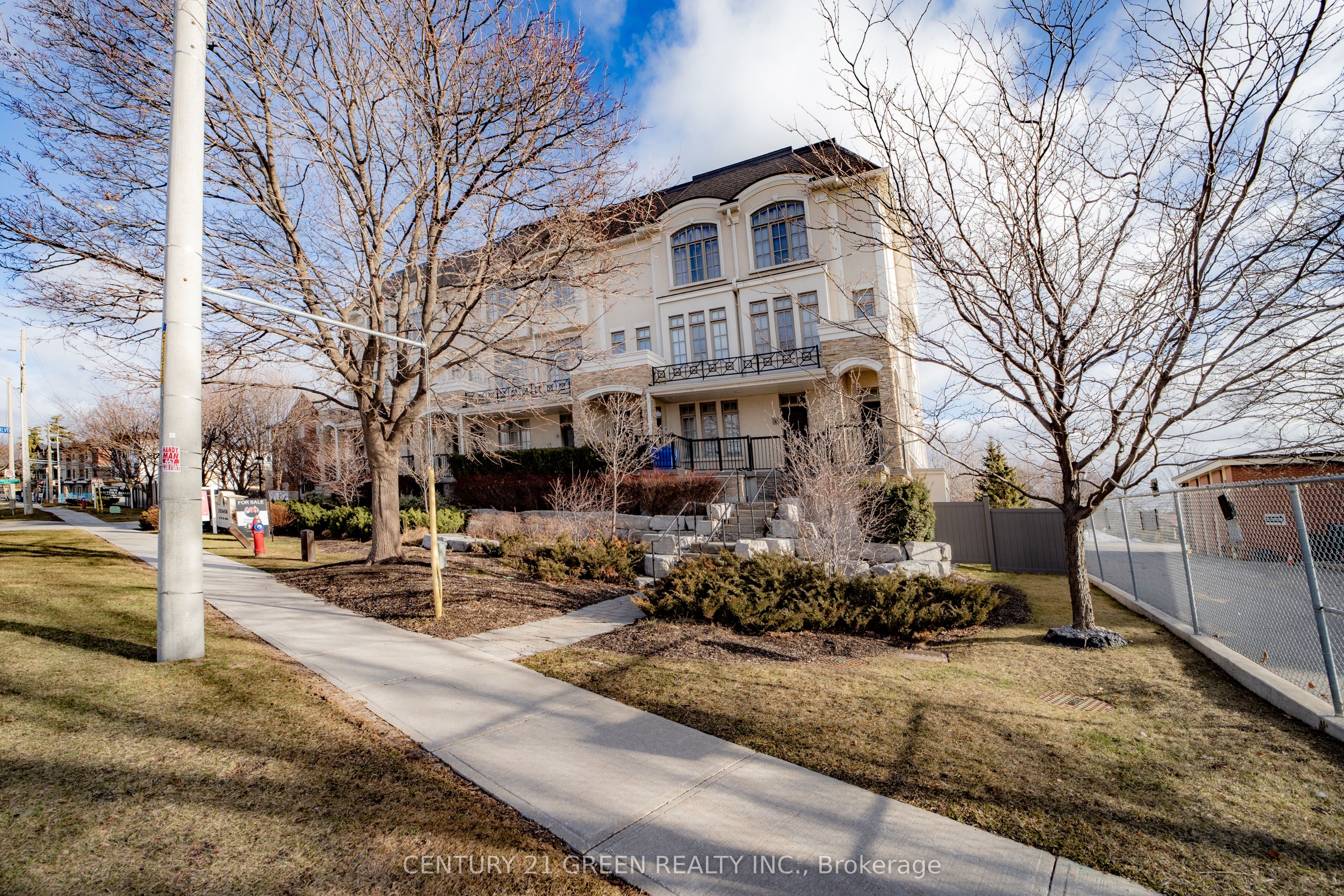 5-3071 Cawthra Road, Mississauga, ON, L5A 2X4