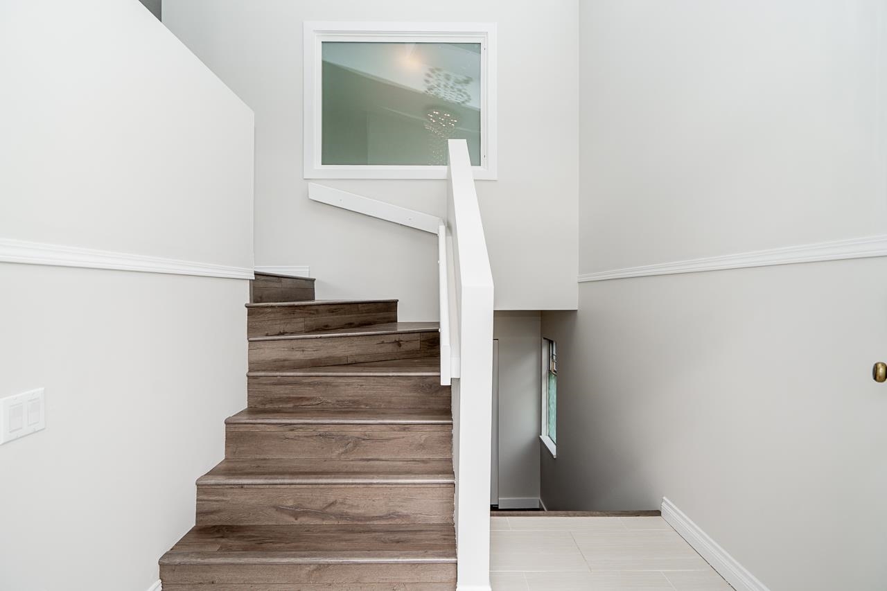 Additional image 4 of 18-2865 Glen Drive, Coquitlam, BC, V3B 6Y8