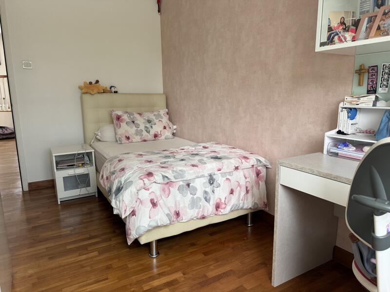 Additional image 13 of Burgundy Crescent