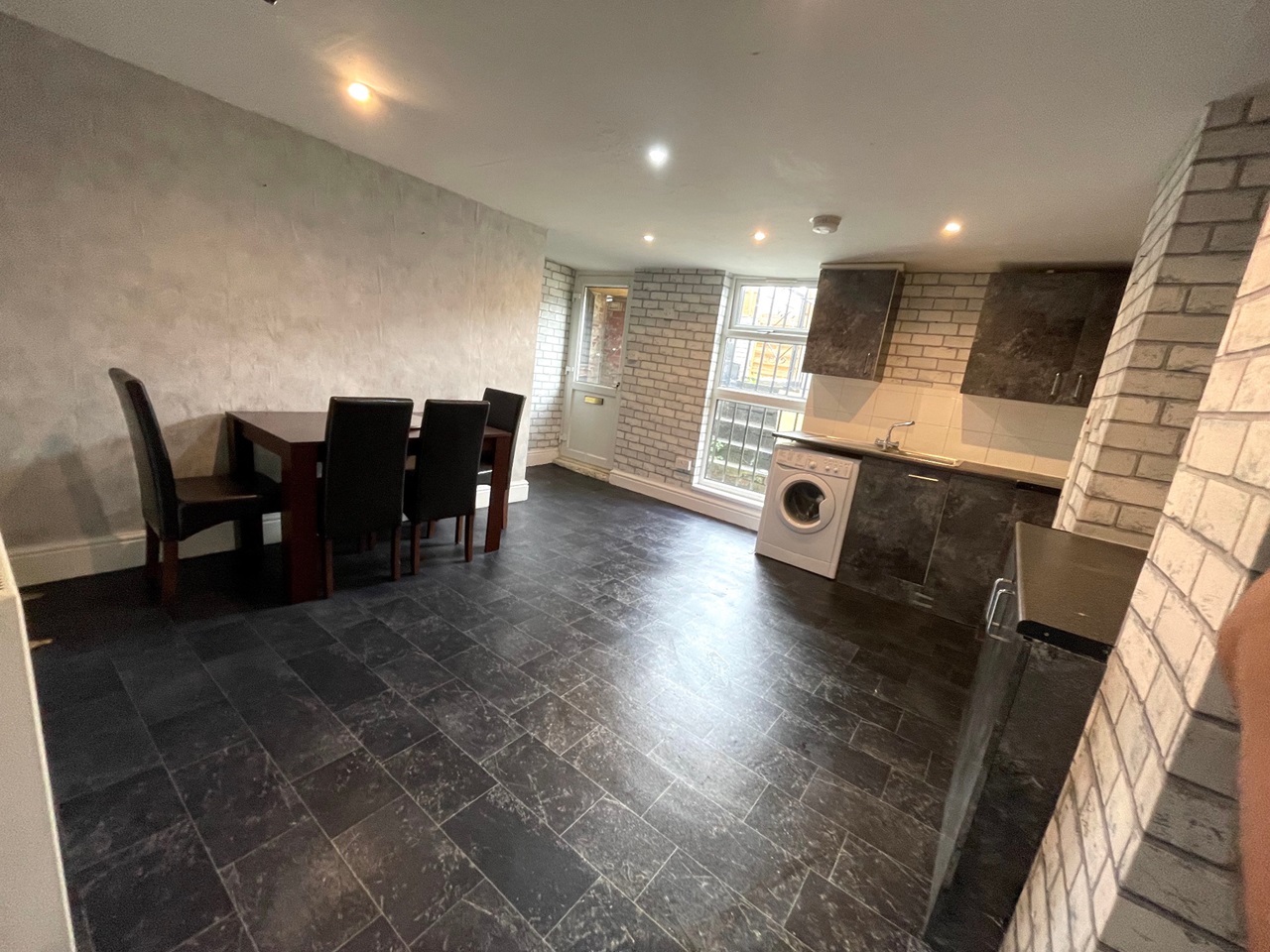 2 Bed Terraced House, Colwyn Road, LS11, N1 7GU