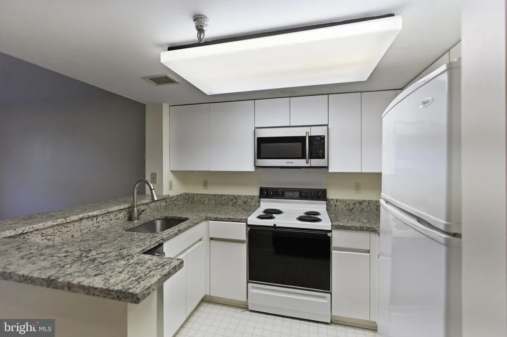 Additional image 10 of 801 Pennsylvania Avenue NW Unit 1223, Washington, DC 20004