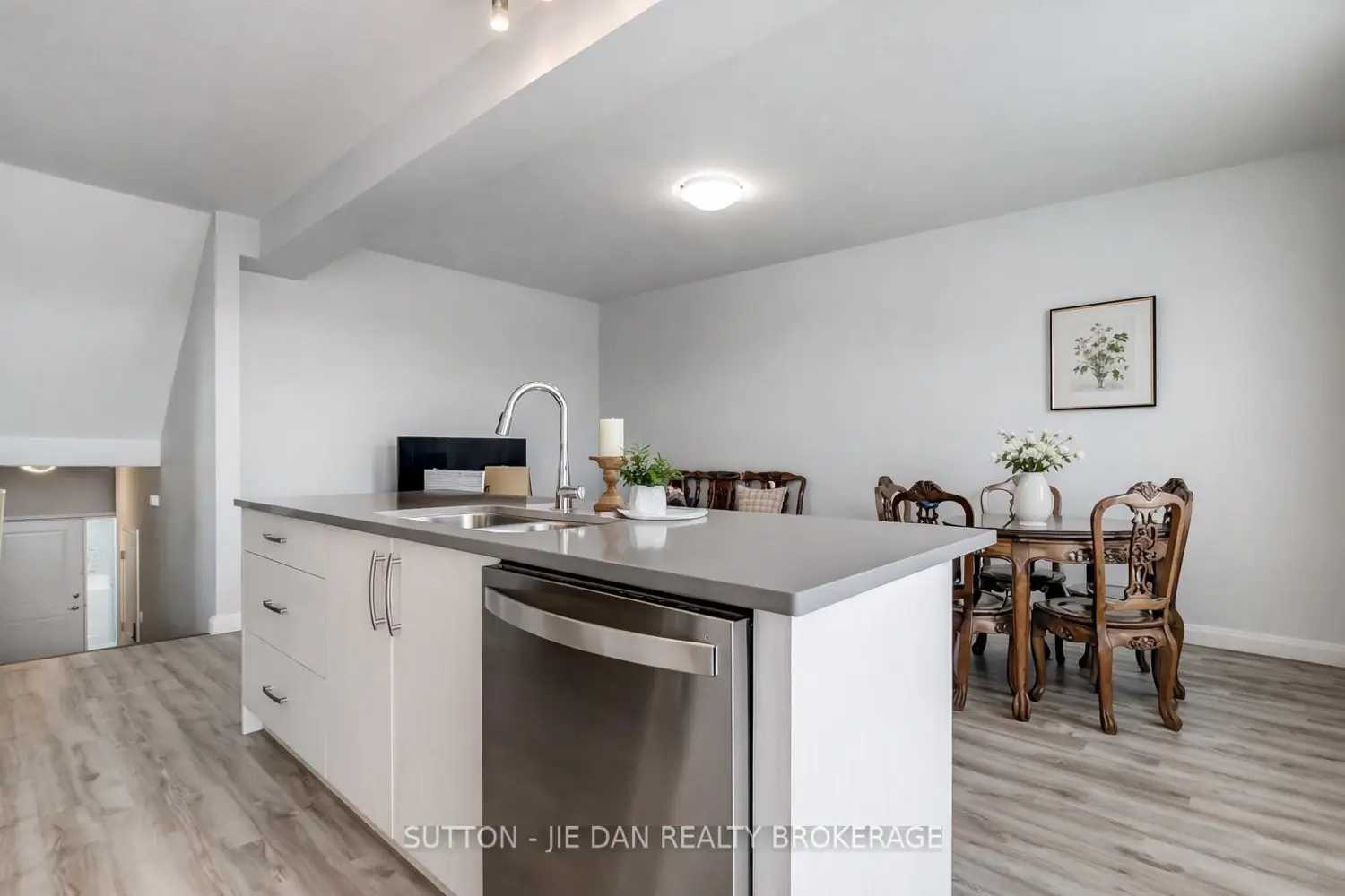 819 Kleinburg Drive 2