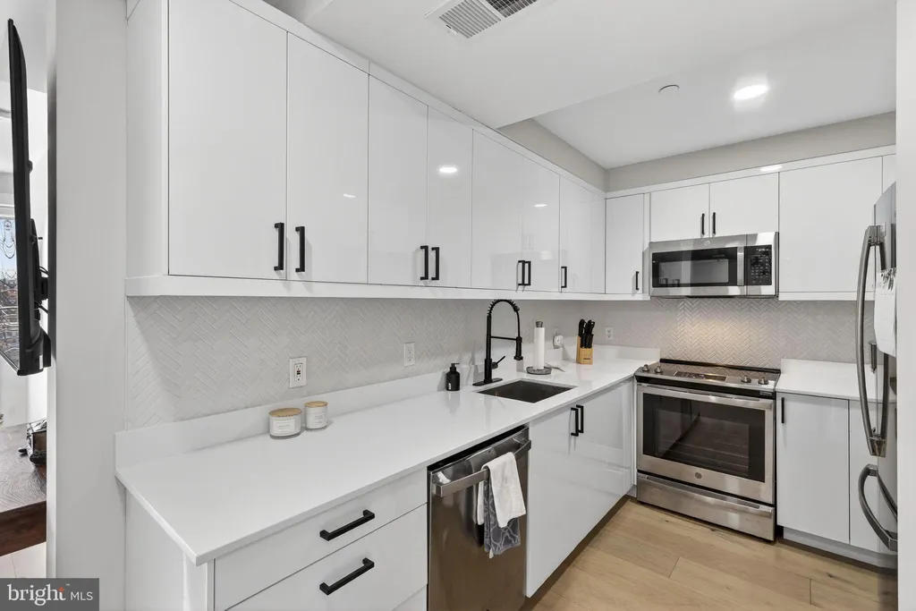 Additional image 10 of 919 12th Street NE Unit 305, Washington, DC 20002