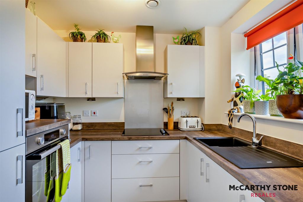 Additional image 7 of 2 bed flat for saleHooton Road, Willaston, Neston CH64