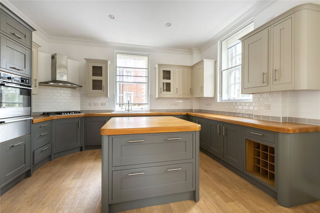 Additional image 2 of 2 bed flat for salePeninsula Square, Winchester, Hampshire SO23