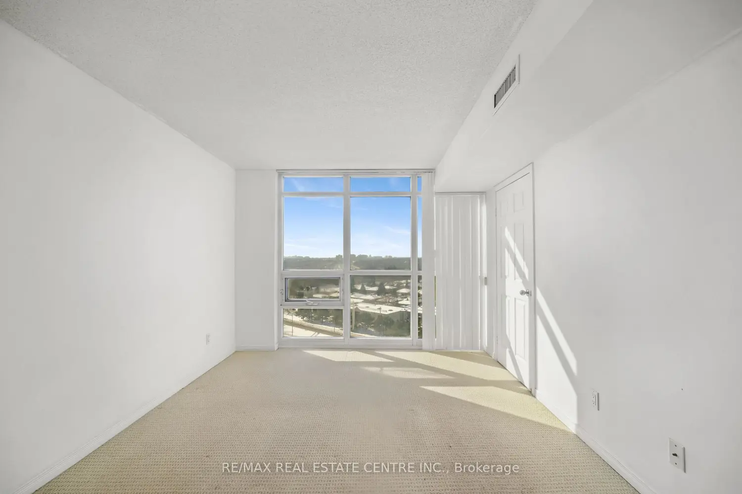 Additional image 9 of 30 Harrison Garden Boulevard 1605