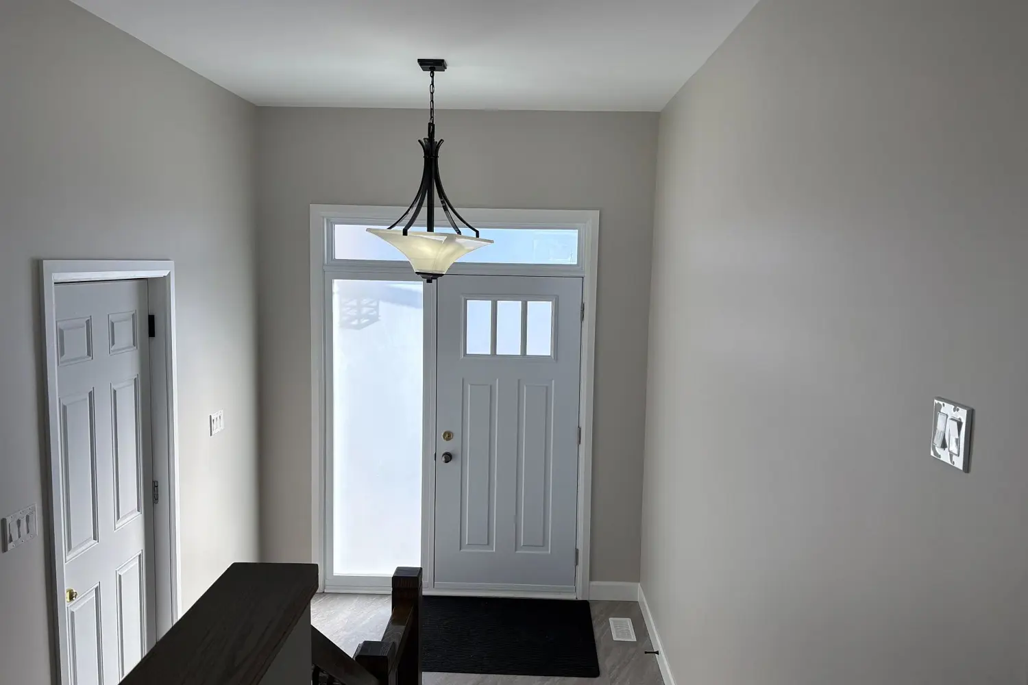 812 Windermere Drive photo 2
