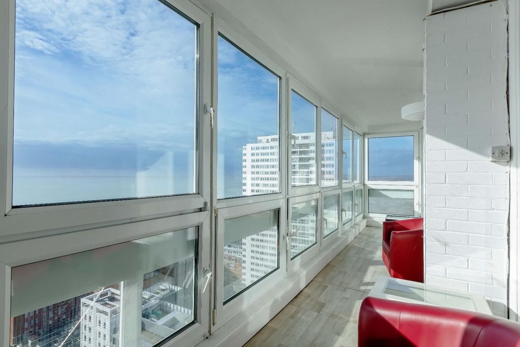 4 bed flat for saleRussell Square, Brighton BN1 photo 2