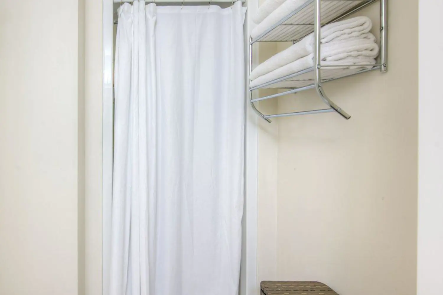 Additional image 5 of 1280 Gordon Street 305