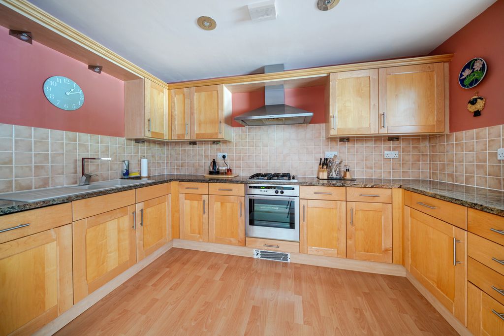 2 bed flat for saleMontpellier Grove, Cheltenham GL50 photo 4