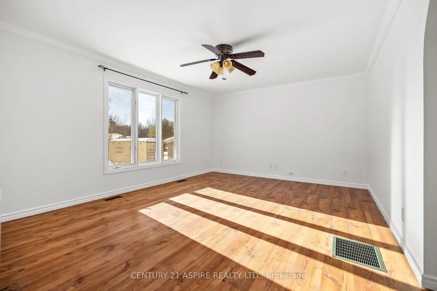 Additional image 4 of 84 Sandy Beach Road